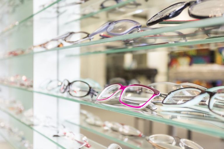 Wybór odpowiednich okularów dla dzieci: Klucz do zdrowia wzroku i komfortu